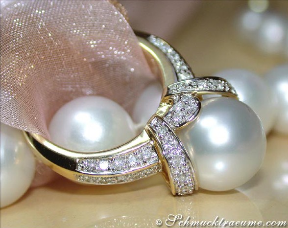 Goldener Südseeperlenring mit Diamanten, elegantes Design, Detailaufnahme