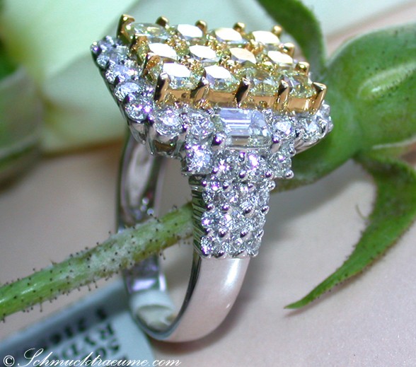 Detailansicht des prächtigen Diamantenringes mit gelben Diamanten und Brillanten