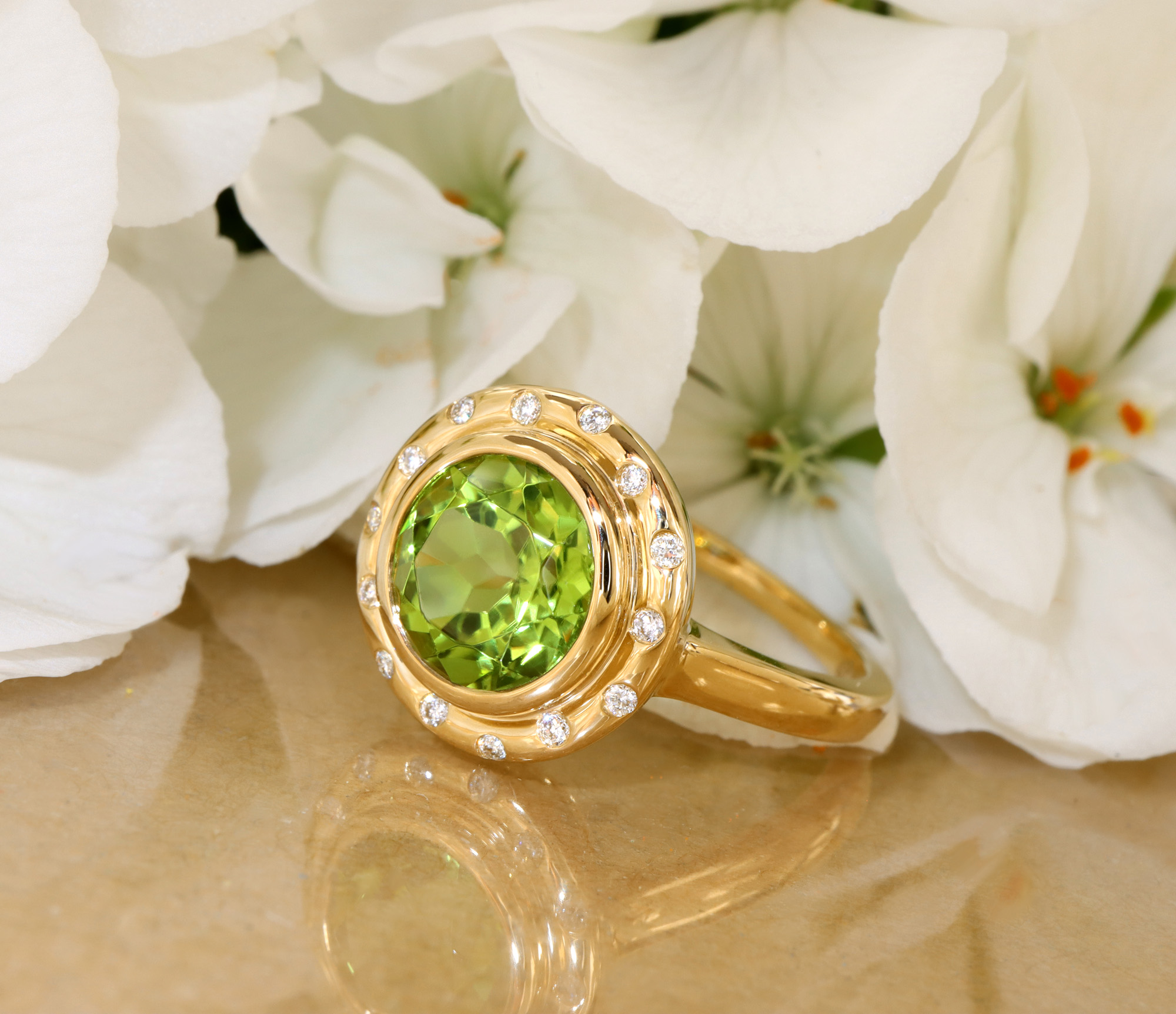 Ring "Orbit" mit Peridot und Brillanten - Image 3