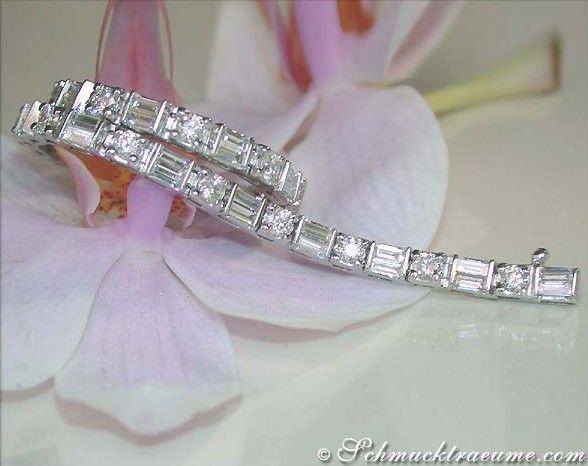 Weißgold 750 Armband mit 60 Baguette & Brillanten, exquisiter Diamanten-Armreif