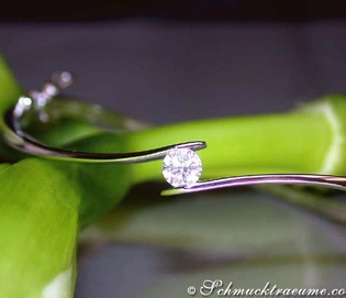 Edler Brillant-Solitär-Armreif in Weißgold, 0.33 ct TW VS, schlicht elegant