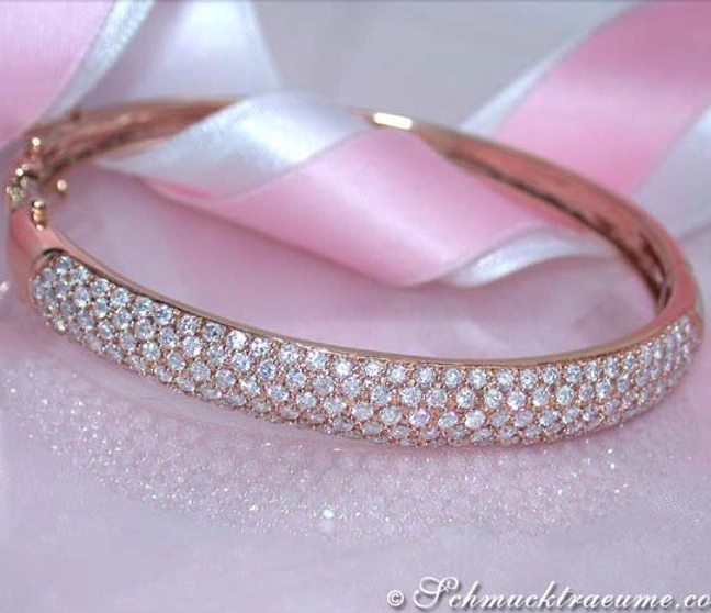 Roségold-Armreif mit Diamanten auf rosa Satinband Roségold-Armreif mit Diamanten auf rosa Satinband