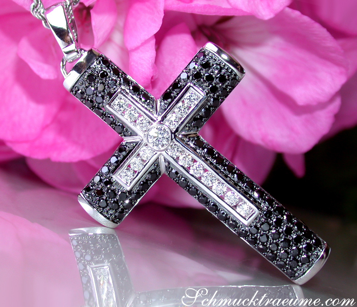 Edler Kreuz-in-Kreuz Anhänger mit schwarzen Diamanten - Image 6