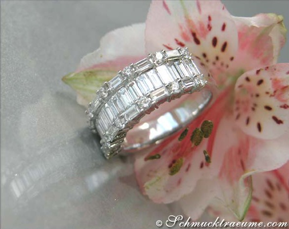 Erstklassiger Diamantenring mit Baguette-Schliff, detailreich, in Weißgold 750