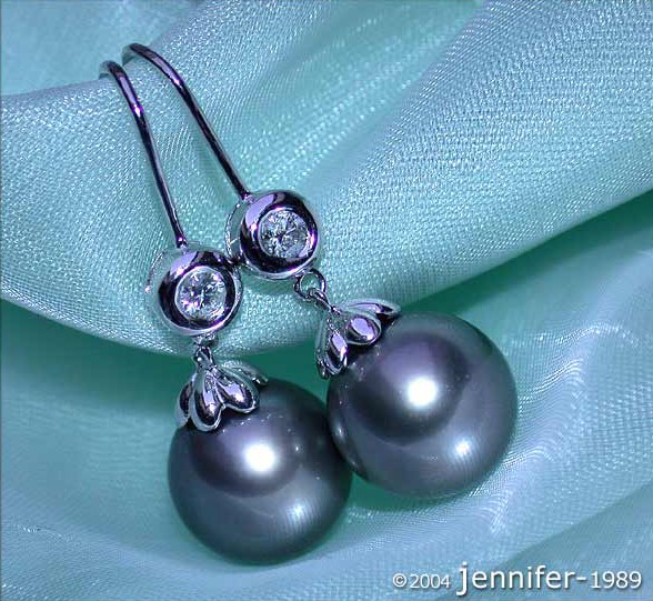 Weißgold-Tahitiperlen-Ohrhänger mit Brillanten, Detailaufnahme, elegant und zeitlos