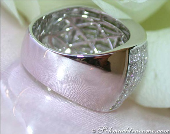 Opulenter Princess-Diamant-Ring aus Weißgold 750, 220 Diamanten, Detailaufnahme