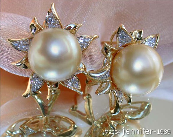 Feinste goldene Südseeperlen Ohrstecker im Blüten Design - Image 2