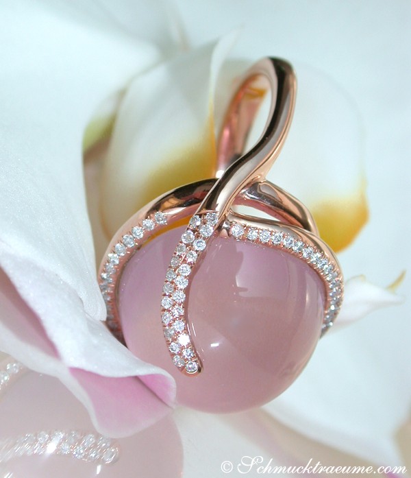 Detailaufnahme des Edlen Rosenquarz Brillanten Rings mit Roségold 750 Verarbeitung.