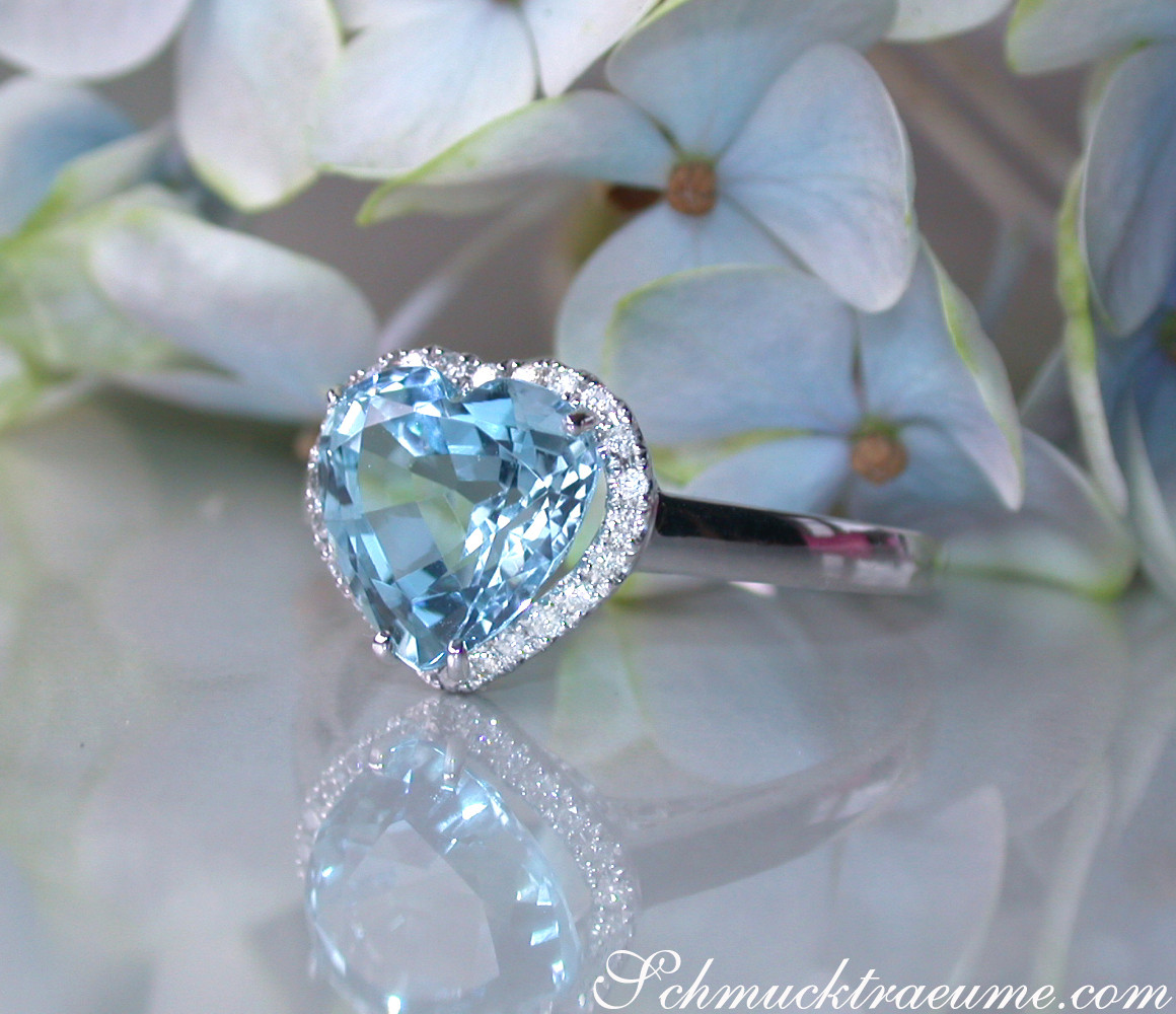 Herzring mit Aquamarin und Diamanten in Weißgold 585