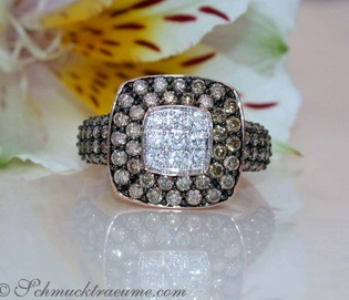 Zeitloser Carré-Ring mit naturbraunen & weißen Brillanten, Roségold 585