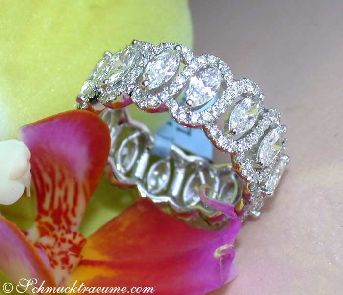 Weiße Diamantring mit Marquise Diamanten in Weißgold