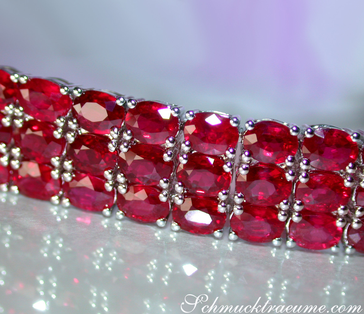 Rubin-Armband mit ovalen und brillantenförmigen Steinen in Weißgold 750