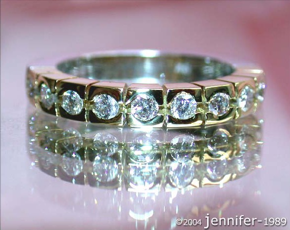 "Goldener Diamantenring mit Bicolor-Fertigung, Detailaufnahme