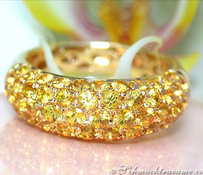 Gelber Saphir Pavéring mit 3.380 Karat, Gelbgold 585, detailreiches Design Gelber Saphir Pavéring mit 3.380 Karat, Gelbgold 585, detailreiches Design