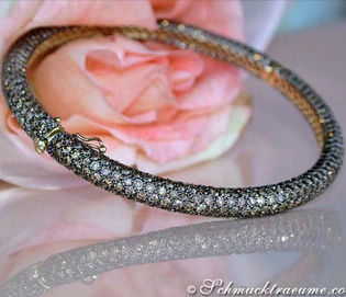 Armreif aus Gelbgold mit 697 naturbraunen Brillanten