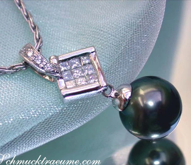 Tahitiperlen-Anhänger mit Diamanten, Detailaufnahme, Weißgold, 0.300 Karat, 10-11 mm Perle Tahitiperlen-Anhänger mit Diamanten, Detailaufnahme, Weißgold, 0.300 Karat, 10-11 mm Perle