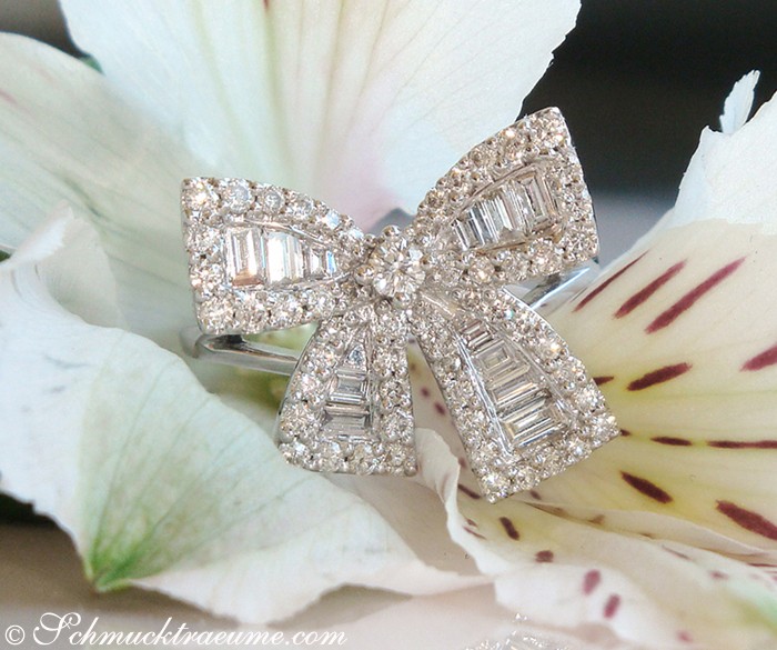 Femininer Diamanten-Schleifen-Ring in Weißgold 750, 1.110 Karat, W SI