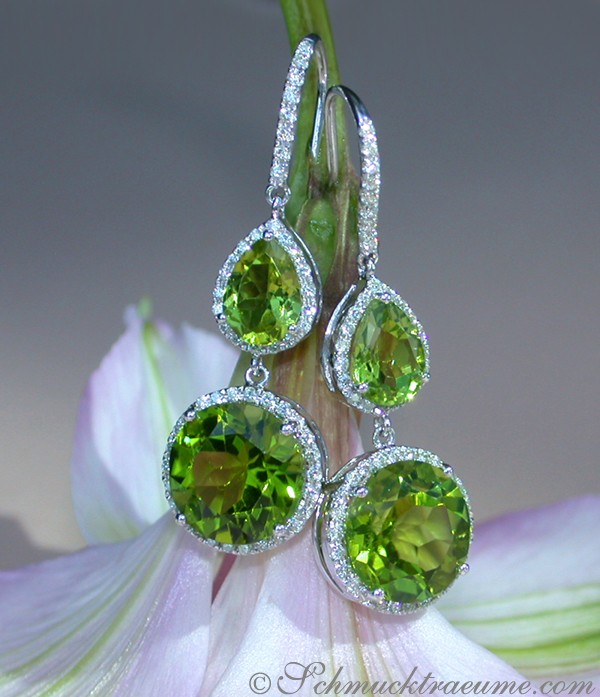 Peridot-Ohrringe mit Brillanten, Weißgold 750, Detailaufnahme, elegant, funkelnd