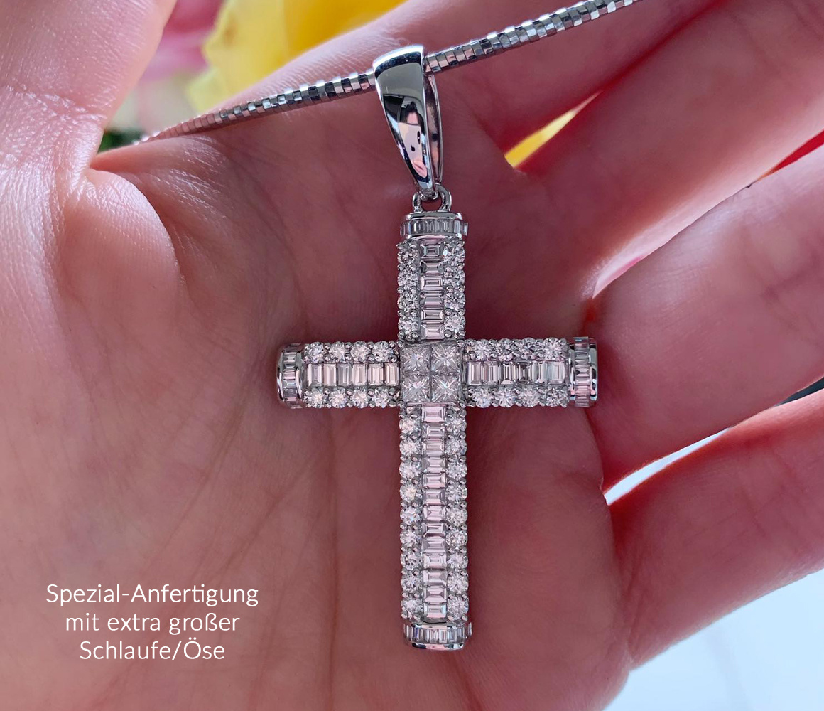 Detailansicht von Diamantkreuzanhänger in Weißgold, handgefertigt, großformatig.