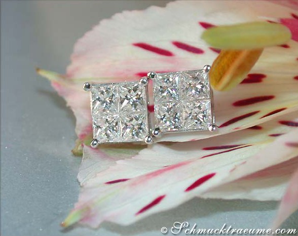 Prinzessdiamant-Ohrstecker auf Blütenblatt, Detailansicht