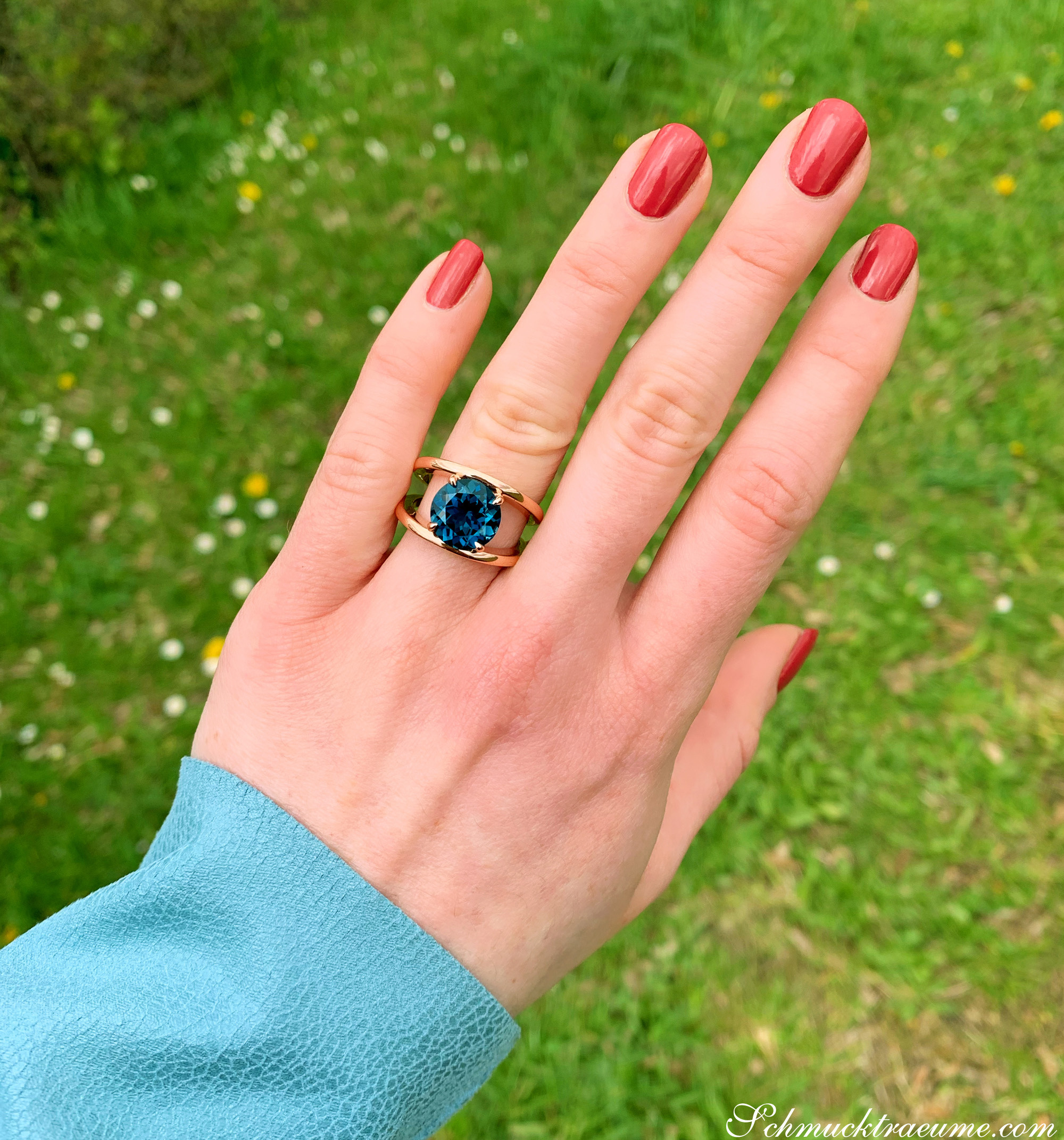 Blautopas-Ring in Roségold 585: Minimalistischer Schmuck mit rundem Schliff