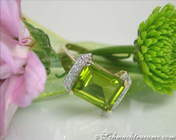 Feiner Peridot Ring mit Diamanten - Image 3