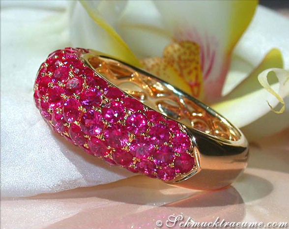 Rubin Pavé Ring mit 3.550 Karat in Gelbgold 585, Detailaufnahme