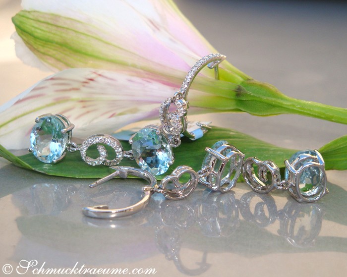 Blumenrahmung für Aquamarin-Diamant-Ohrgehänge, Detailaufnahme