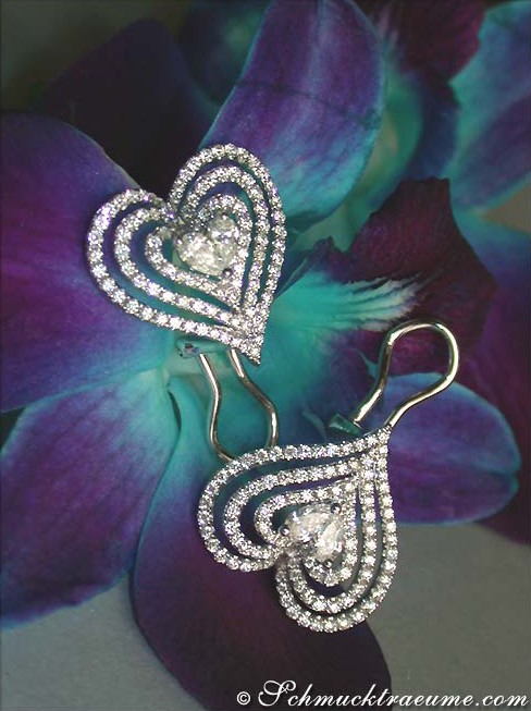 Detailliertes Herz-Design aus Brillanten auf Orchidee, 750er Weißgold, TW VS-Qualität