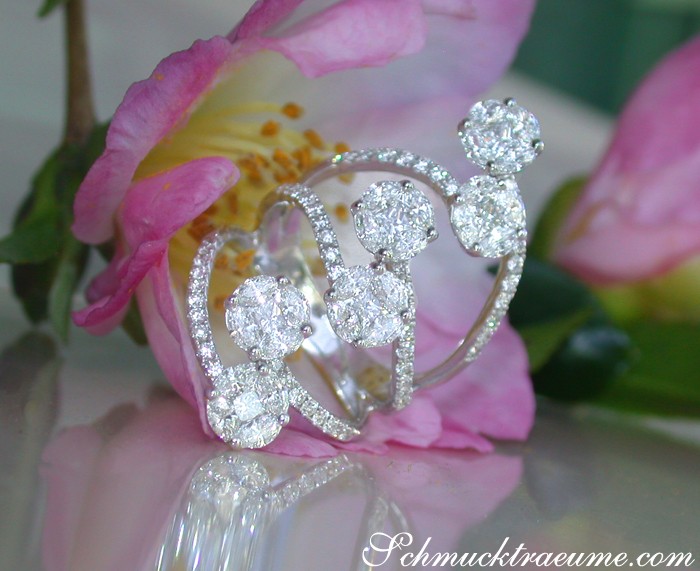 Weißgold 750 Ring mit 2.590 TW VS Marquise Diamanten