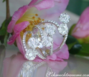 Weißgold 750 Ring mit 2.590 TW VS Marquise Diamanten