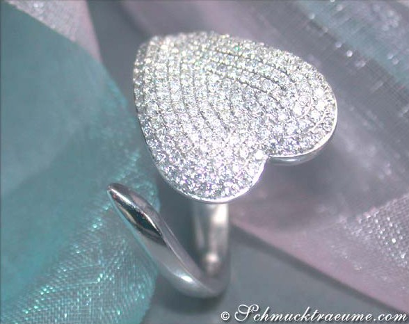 Herzform-Brillanten-Ring in Weißgold 750, 0.850 Karat TW VS