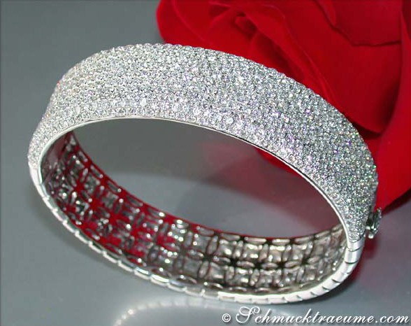 Opulenter Brillantenarmreif in Weißgold 750, 11,00 ct., funkelnder Diamantbesatz