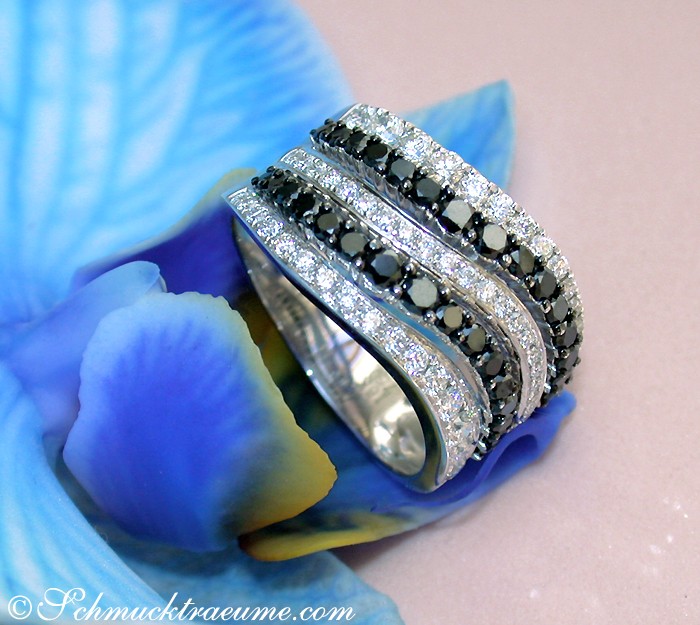 Schwarzer Diamant-Ring mit weißen Brillanten, Luxus-Schmuck, 1.540 Karat, Weißgold 750