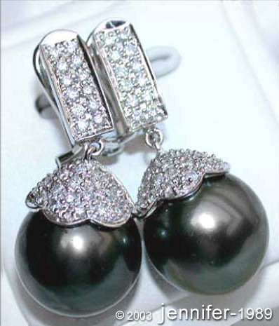 Weißgold 750 Ohrringe mit 0.600 Karat Diamanten und 12-13 mm Tahitiperlen