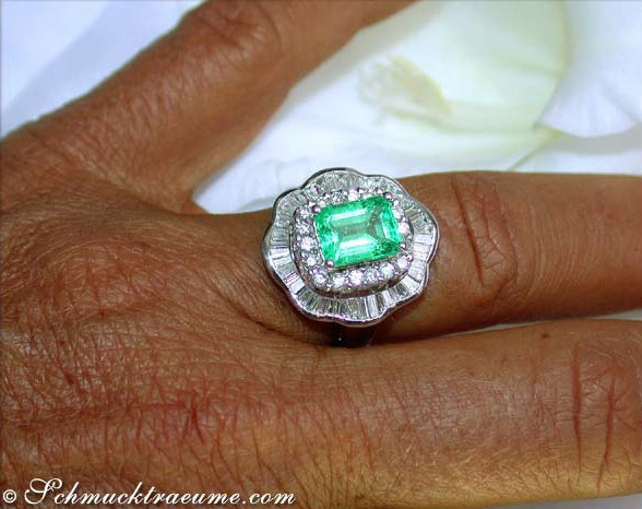 Prachtvoller Smaragd Ring mit Brillanten - Image 4