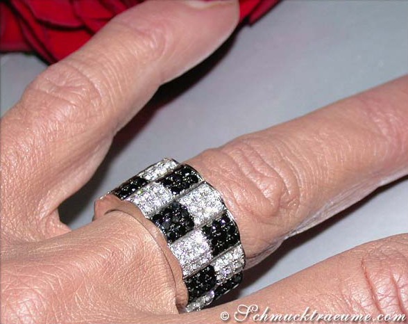 Puristischer Memory Ring mit schwarzen Diamanten & weißen Brillanten - Image 5