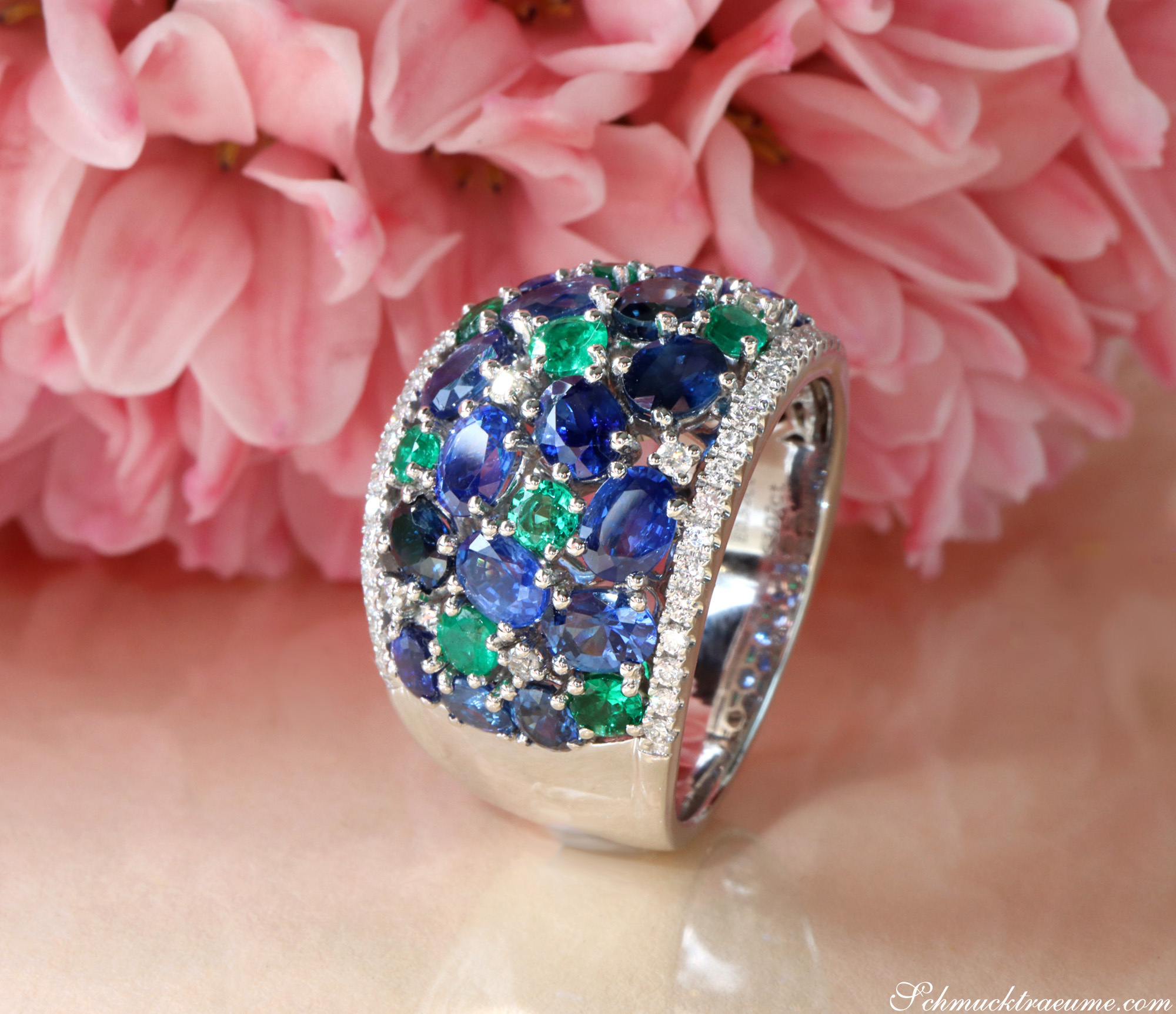 Fabelhafter Saphir Ring mit Smaragden und Brillanten - Image 2