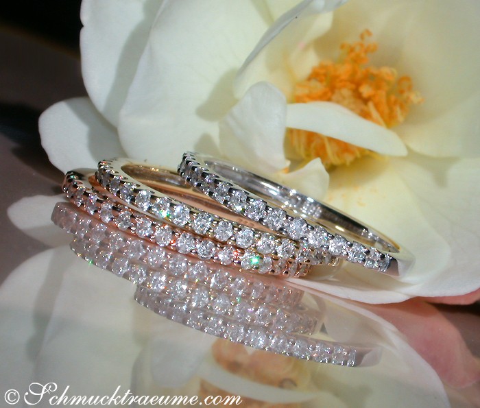 Dreier-Set Diamant-Halb Memory Ringe auf Blume, Detailaufnahme, 750 Gold