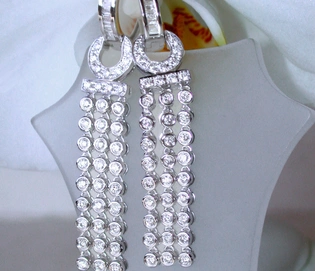 Weißgold 585 Ohrgehänge mit 1.250 Karat Brillanten