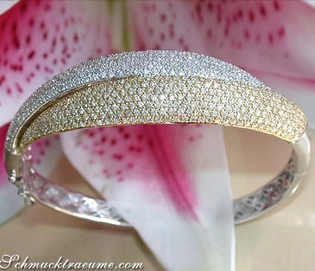 Stattlicher Brillant-Armreif in Gelb- & Weißgold 750 mit 3.600 Karat Diamanten