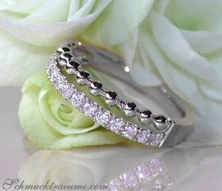 Diamant-Bandring im Kugel-Design, Detailaufnahme, weißgold, 0.339 Karat, W SI