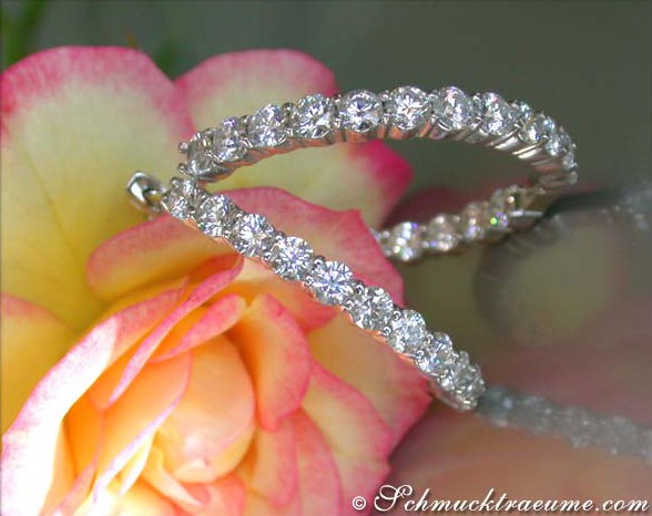 Weißgold Creolen mit 9,06 ct. Brillanten, Detailaufnahme, elegant und glänzend