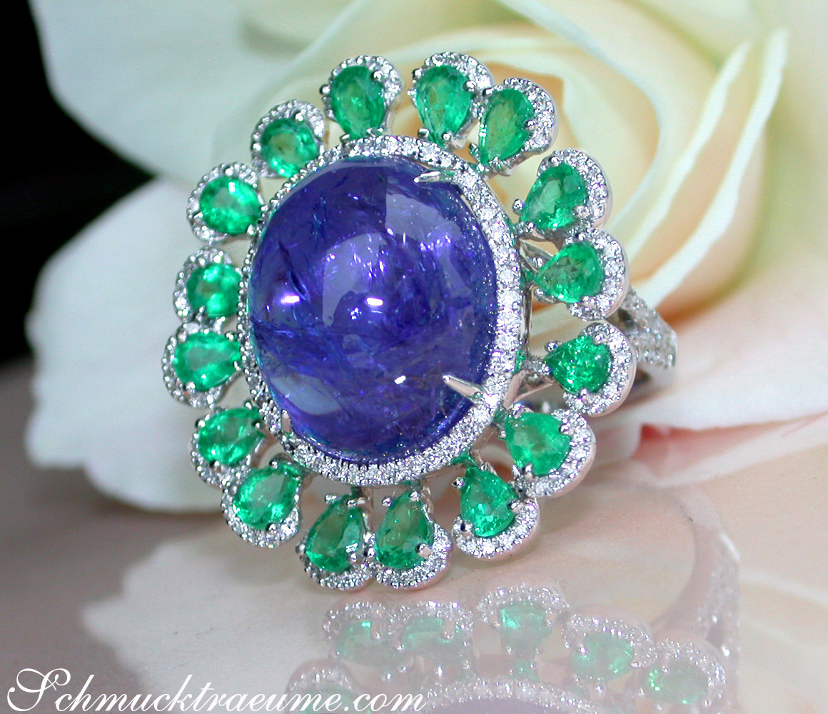 Opulenter Tansanit-Ring mit Smaragden und Brillanten, 16.700 Karat, Weißgold 750
