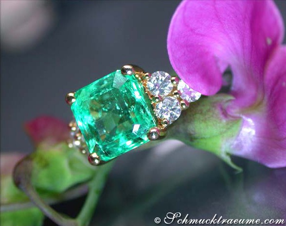 Exquisiter Smaragd Ring mit Brillanten - Image 2