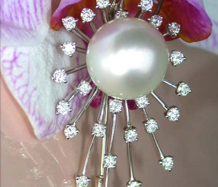 Opulenter Südseeperlen-Anhänger mit 1.270 Karat Brillanten in Weißgold 750