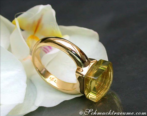 Goldener Zitronenquarz-Ring mit klaren Linien und Farbbrillanz