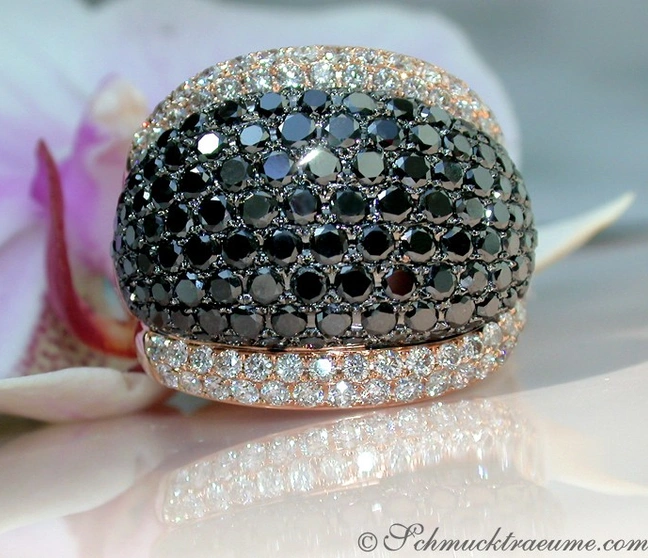 Opulenter Roségold Ring mit schwarzen Brillanten - Image 1 Opulenter Roségold Ring mit schwarzen Brillanten - Image 1