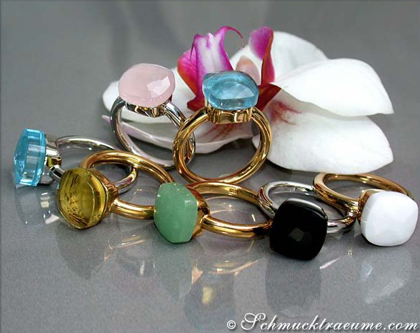 Farbenfrohe Zitronenquarzringe mit Goldschmuck auf Orchideenblüten