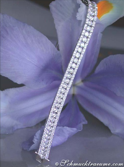 Klassisches Diamant-Armband mit 295 Brillanten, Weißgold 750, auf Blüte abgestimmt